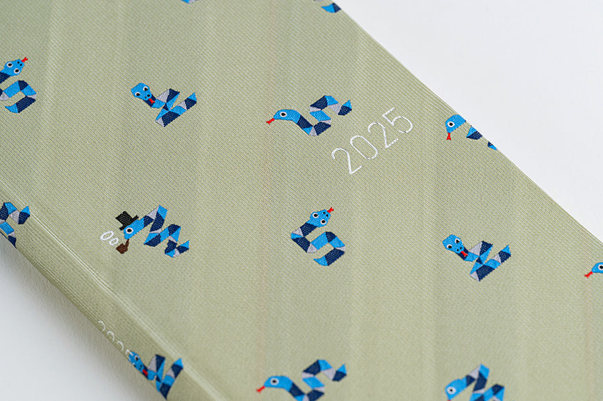 Hobonichi Weeks MEGA, Hobonichi Techo 2025 Bow & Tie: Snake Toy Weeks Mega Hardcover Book / Weekly Horizontal / January start / Monday start - English Edition