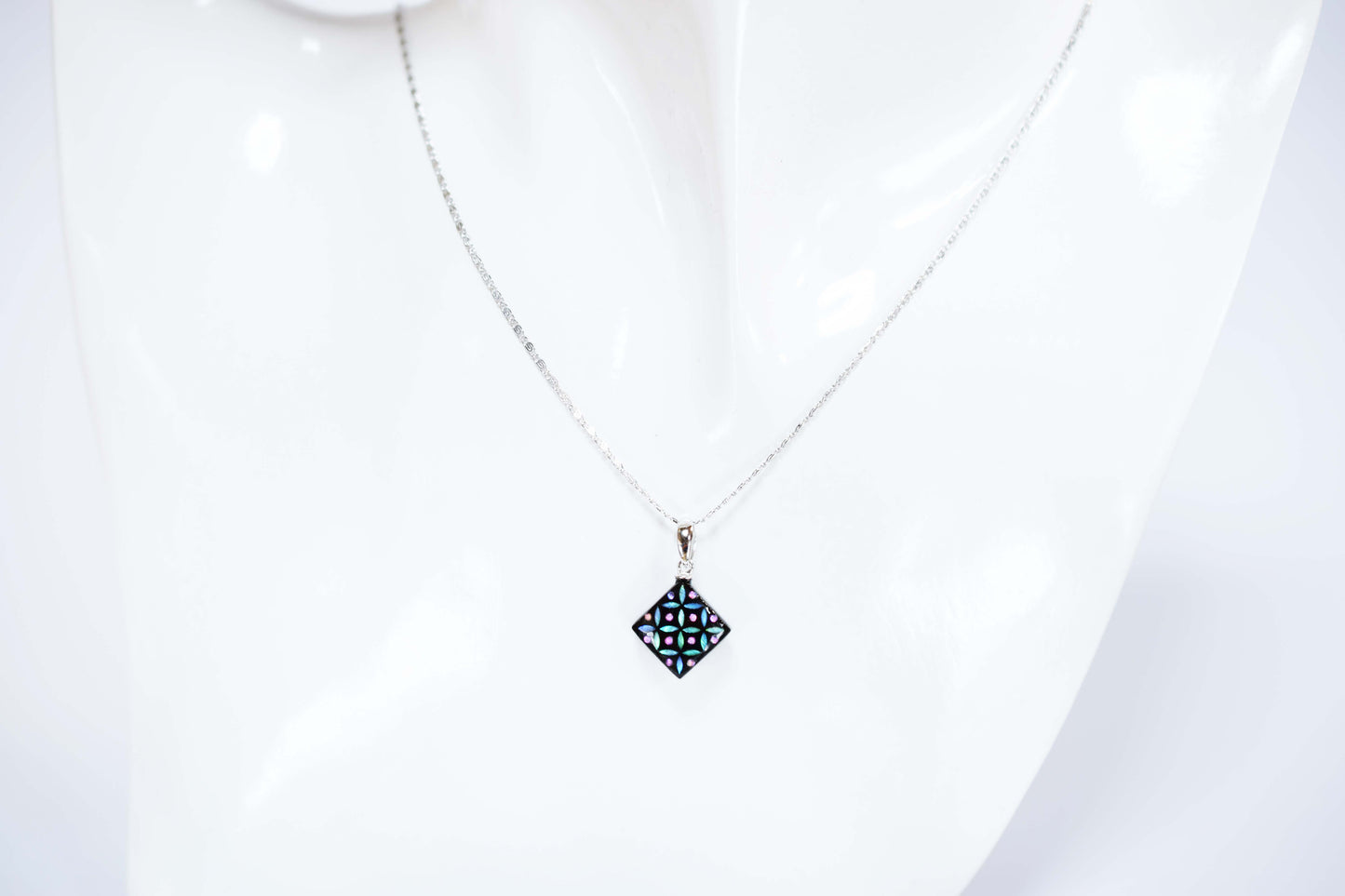 Raden Pendant Necklace - Shippo (Interlocking Circles Pattern) / Green Color / Small Size-, Japanese Lacquer Jewelry, Kyoto Jewelry
