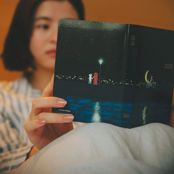 Sale! Hobonichi Techo 2025 Hiroko Kubota: Crescent Moon Delivery HON / A6 Size / Daily / Jan start / Mon start - English Edition