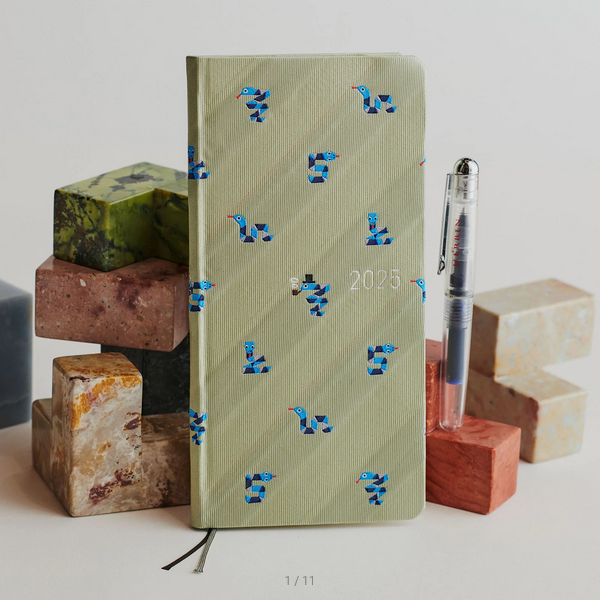 Hobonichi Techo 2025 Bow & Tie: Snake Toy Weeks Hardcover Book / Weekly Horizontal / January start / Monday start - English Edition