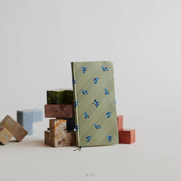 Hobonichi Techo 2025 Bow & Tie: Snake Toy Weeks Hardcover Book / Weekly Horizontal / January start / Monday start - English Edition