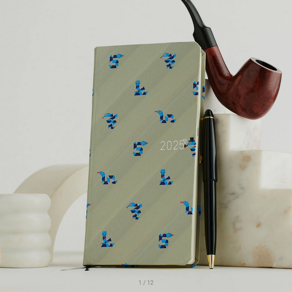 Hobonichi Weeks MEGA, Hobonichi Techo 2025 Bow & Tie: Snake Toy Weeks Mega Hardcover Book / Weekly Horizontal / January start / Monday start - English Edition