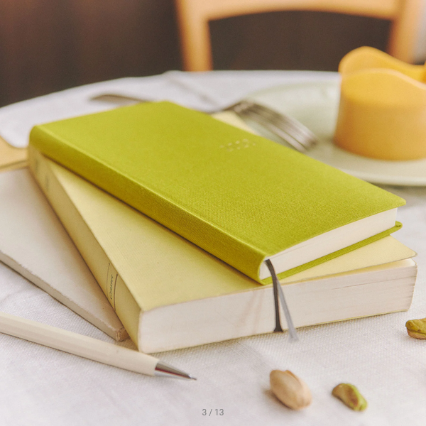 Hobonichi Weeks MEGA, Hobonichi Techo 2025 Colors: Pistachio Weeks Mega Hardcover Book / Weekly Horizontal / January start / Monday start - English Edition