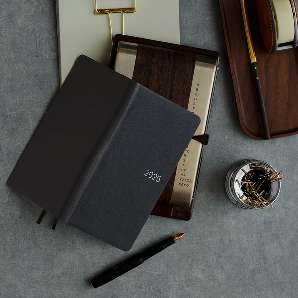 Hobonichi Techo 2025 Leather: Steel Gray Weeks Hardcover Book / Weekly Horizontal / January start / Monday start - English Edition