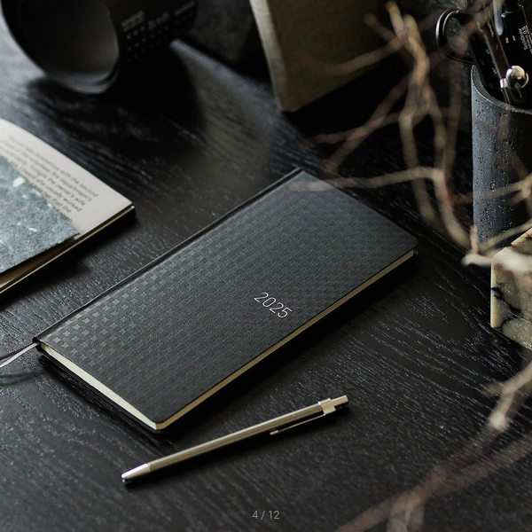 Hobonichi Techo 2025 Paper Series: Black Gingham Weeks Hardcover Book / Weekly Horizontal / January start / Monday start - English Edition