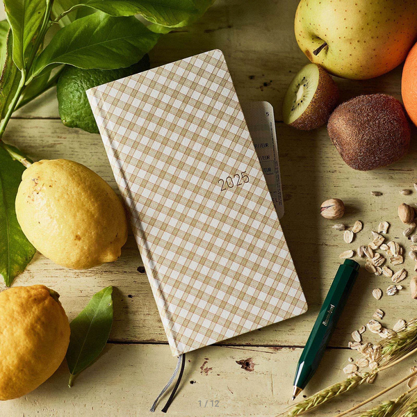 Hobonichi Techo 2025 Shirt Fabric: Harvest Plaid Weeks Hardcover Book / Weekly Horizontal / January start / Monday start - English Edition
