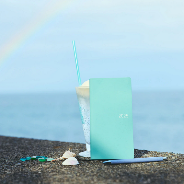 Hobonichi Techo 2025 Smooth: Vanilla Soda Weeks Softcover Book / Weekly Horizontal / January start / Monday start - English Edition