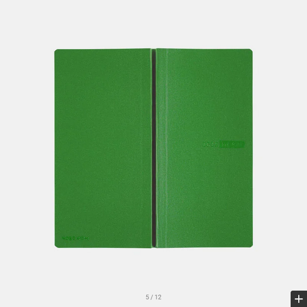 Hobonichi Weeks MEGA, Hobonichi Techo 2025 Sneaker: Leaf Green Weeks Mega Softcover Book / Weekly Horizontal / January start / Monday start - English Edition