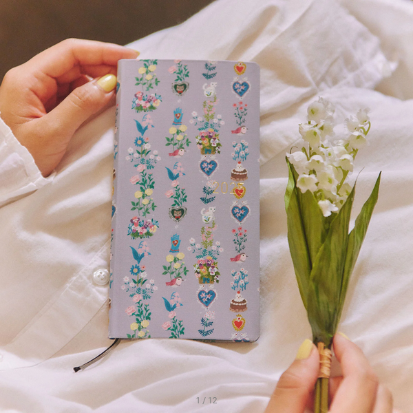 Sale! Hobonichi Techo 2025 Yumi Kitagishi: Beautiful Wallpaper Weeks Hardcover Book / Weekly Horizontal / January start / Monday start - English Edition