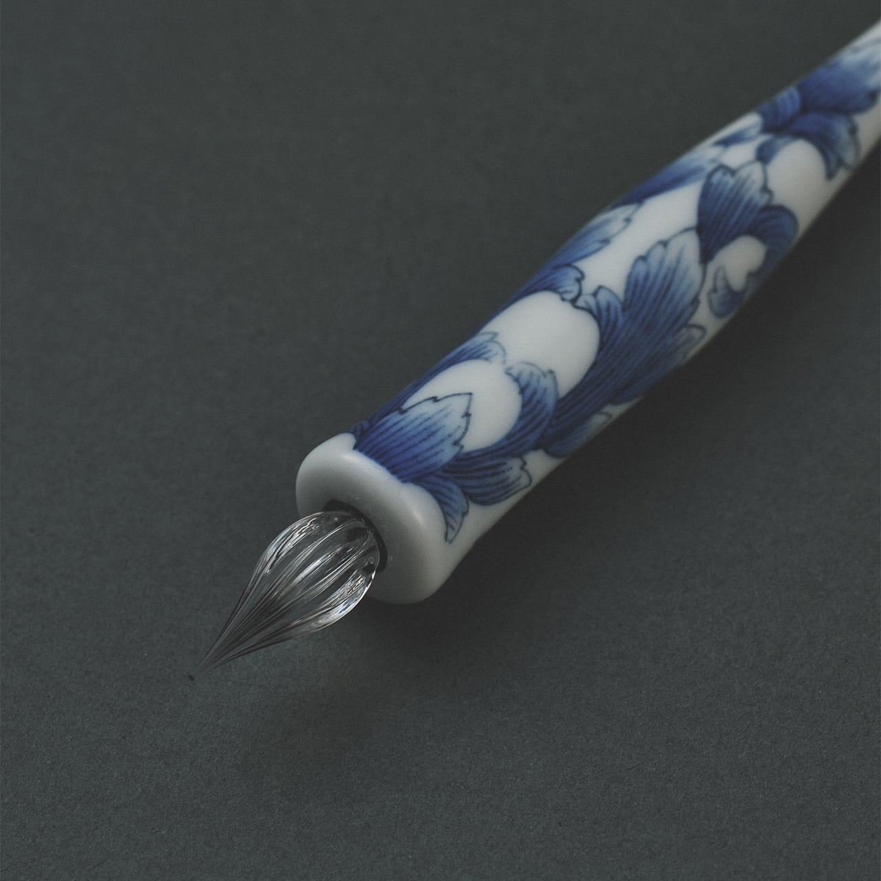 Imari Yaki(ware) Body Glass Dip Pen - White and Blue Flower Pattern -, Japanese glass dip pen