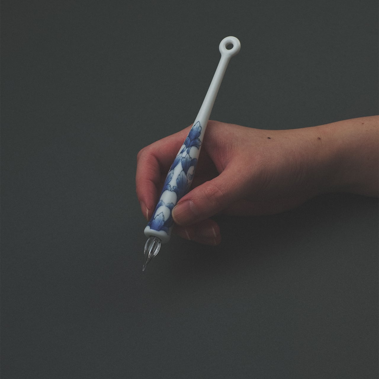 Imari Yaki(ware) Body Glass Dip Pen - White and Blue Flower Pattern -, Japanese glass dip pen