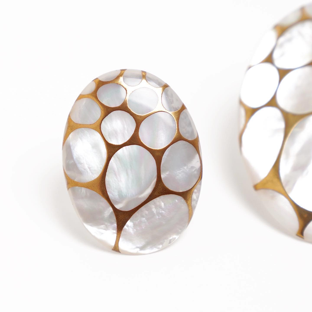Maki-e Urushi Lacquer Brooch - White South Sea Pearl Shell / Thread Pattern -, Traditional Japanese Urushi Lacquer Jewelry
