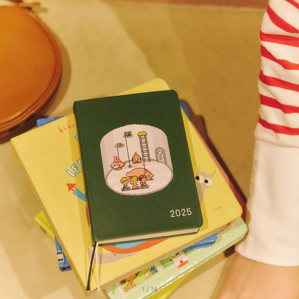 Hobonichi Techo 2025 MOTHER: You come buying? You can sell, too. HON / A6 Size / Daily / Jan start / Mon start - Japanese Edition