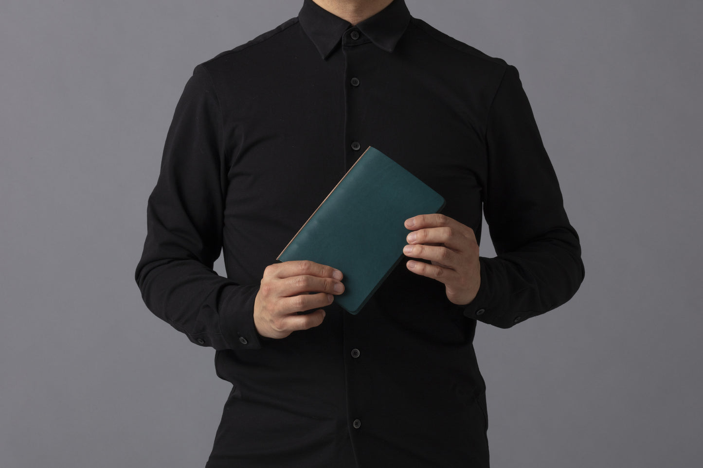 PLOTTER Liscio 6-Ring Leather Binder PLT5012 (Bible Size)