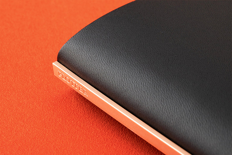 PLOTTER Liscio 6-Ring Leather Binder PLT5012 (Bible Size)