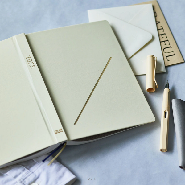 Hobonichi Techo 2025 Slash (Ivory) HON / A5 Size / Daily / Jan start / Mon start - English Edition