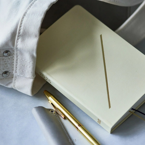 Hobonichi Techo 2025 Slash (Ivory) HON / A6 Size / Daily / Jan start / Mon start - English Edition