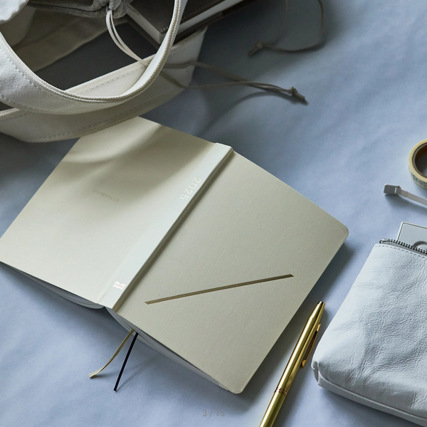 Hobonichi Techo 2025 Slash (Ivory) HON / A6 Size / Daily / Jan start / Mon start - English Edition