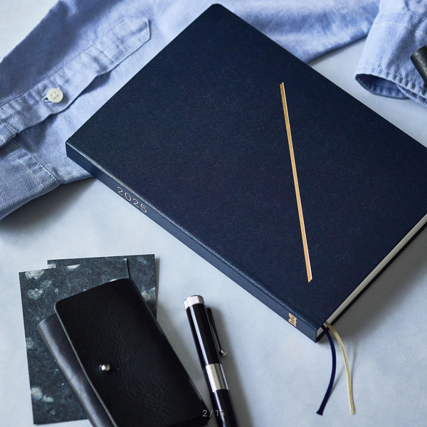 Hobonichi Techo 2025 Slash (Navy) HON / A5 Size / Daily / Jan start / Mon start - English Edition