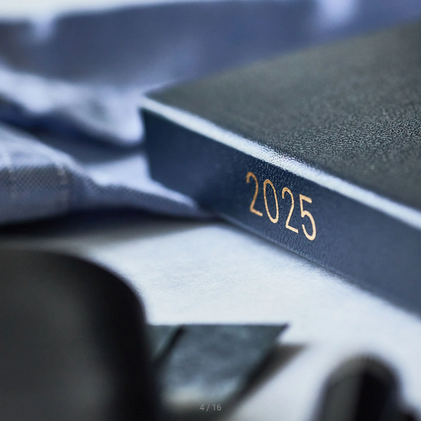 Hobonichi Techo 2025 Slash (Navy) HON / A5 Size / Daily / Jan start / Mon start - English Edition