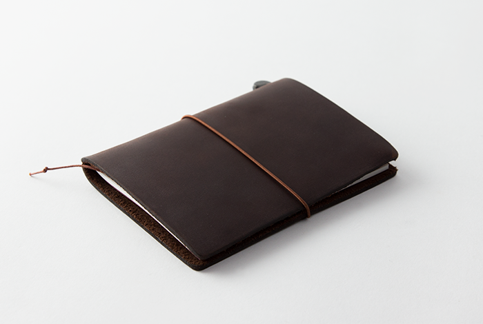 TRAVELER'S COMPANY TRAVELER'S notebook Starter Kit - Passport Size / Brown -