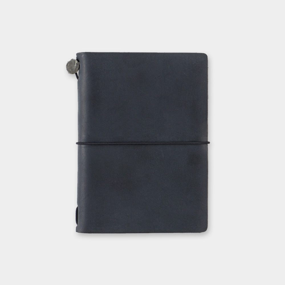 TRAVELER'S COMPANY TRAVELER'S notebook Starter Kit - Passport Size / Black -