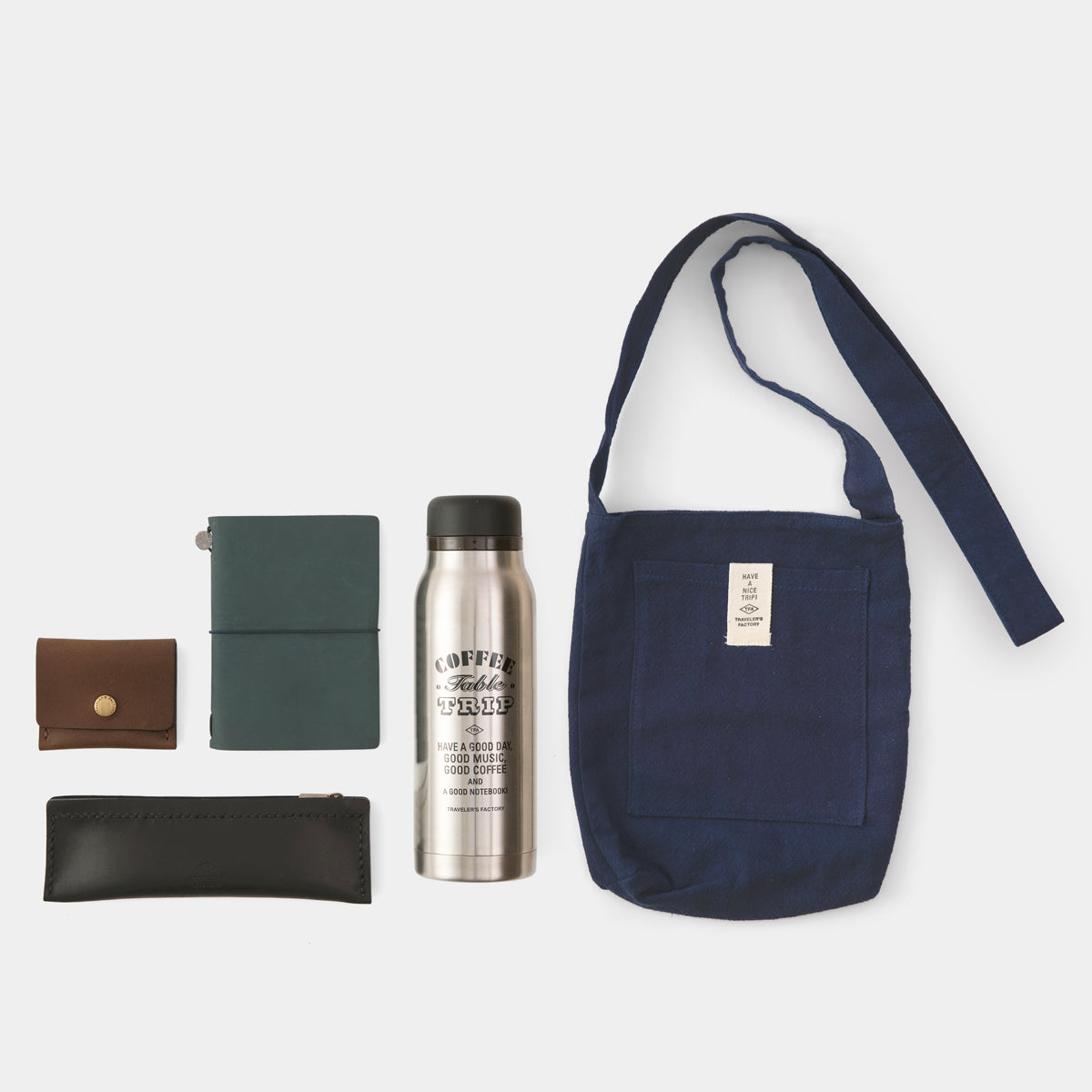 TRAVELER'S COMPANY Traveler's Factory Sacoche - Navy Blue -