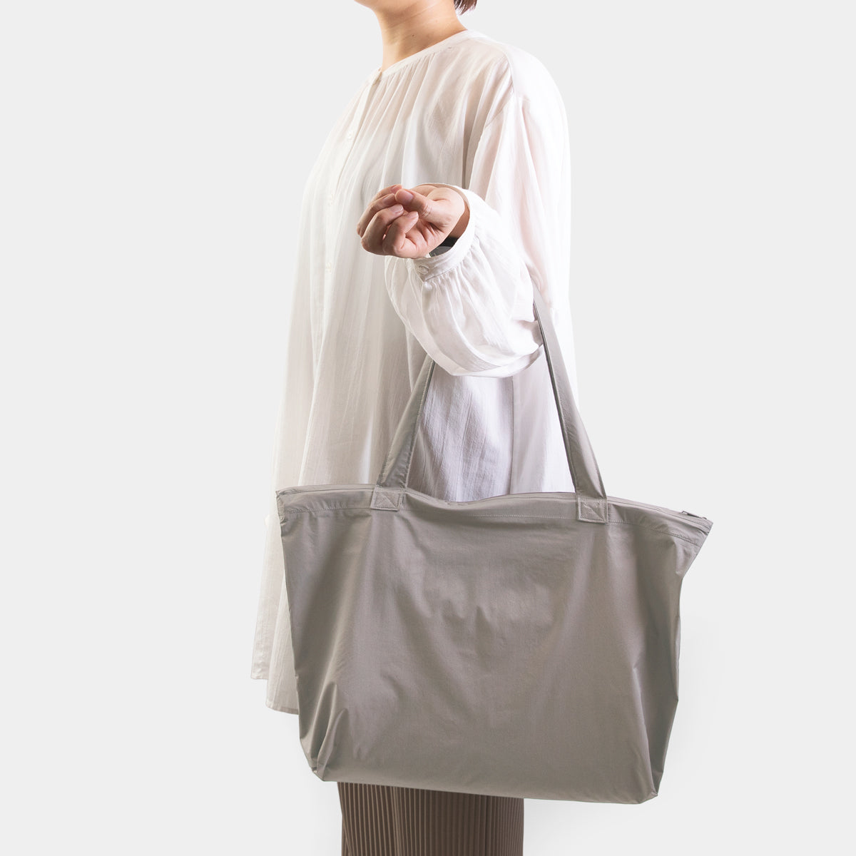 TRAVELER'S COMPANY Traveler's Factory x TO&FRO Rain Bag - Warm Gray -