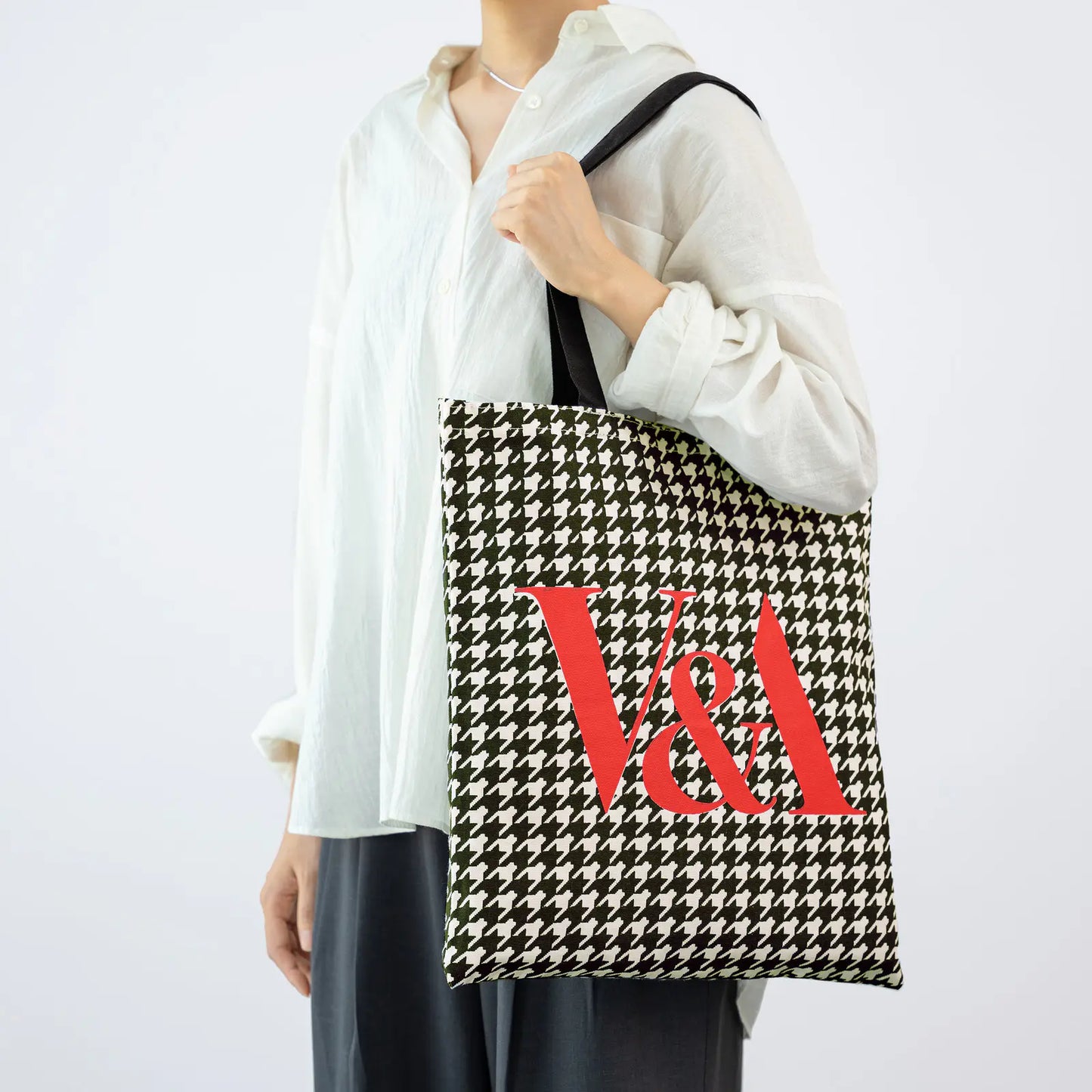 V&A: White Houndstooth Tote Bag, 2027 Hobonichi Accessories