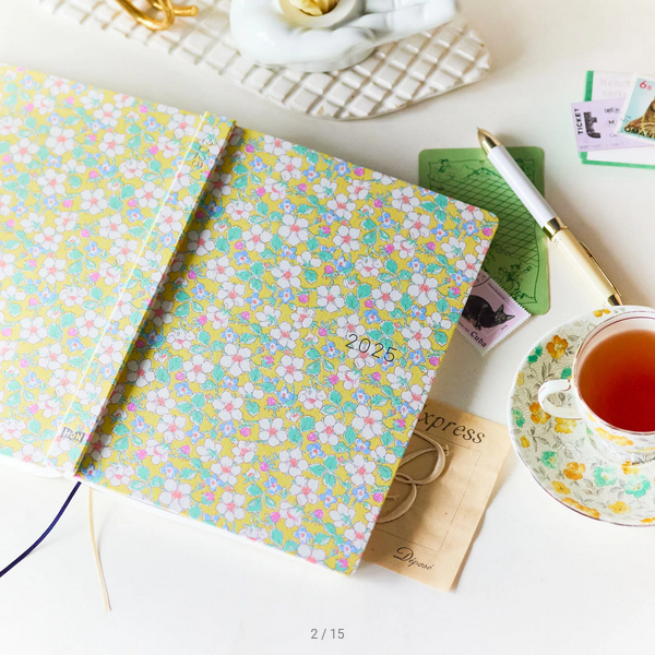 Hobonichi Techo 2025 Liberty Fabrics: Paysanne Blossom HON / A5 Size / Daily / Jan start / Mon start - English Edition