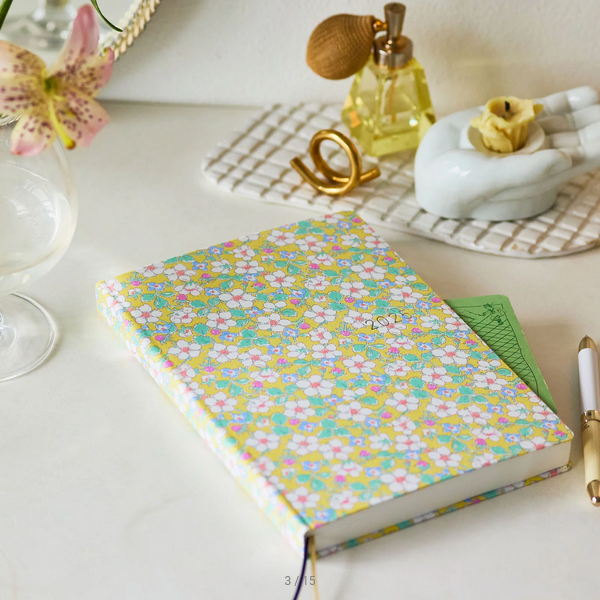 Hobonichi Techo 2025 Liberty Fabrics: Paysanne Blossom HON / A5 Size / Daily / Jan start / Mon start - English Edition