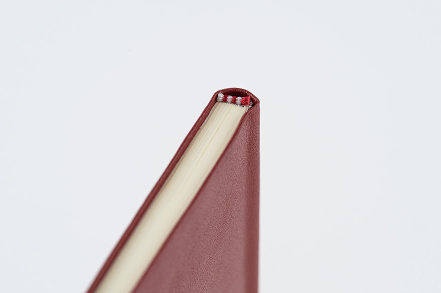 Hobonichi Techo 2025 Leather: Pomegranate Weeks Hardcover Book / Weekly Horizontal / January start / Monday start - English Edition