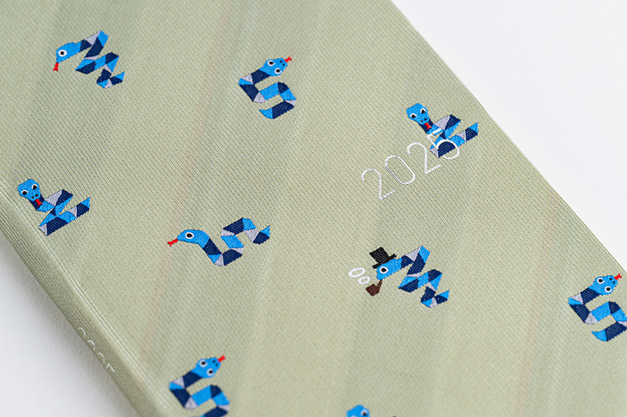 Hobonichi Techo 2025 Bow & Tie: Snake Toy Weeks Hardcover Book / Weekly Horizontal / January start / Monday start - English Edition