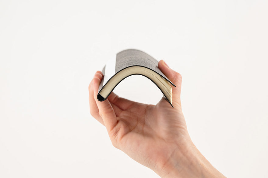 Hobonichi Techo 2026 White Line: Black Weeks Softcover Book / Weekly Horizontal / Jan start / Mon start - English Edition