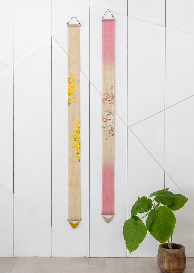 Hand-dyed Linen Japanese Narrow Tapestry - Dogwood -, Kyoto Noren, Japanese wall hanging scroll