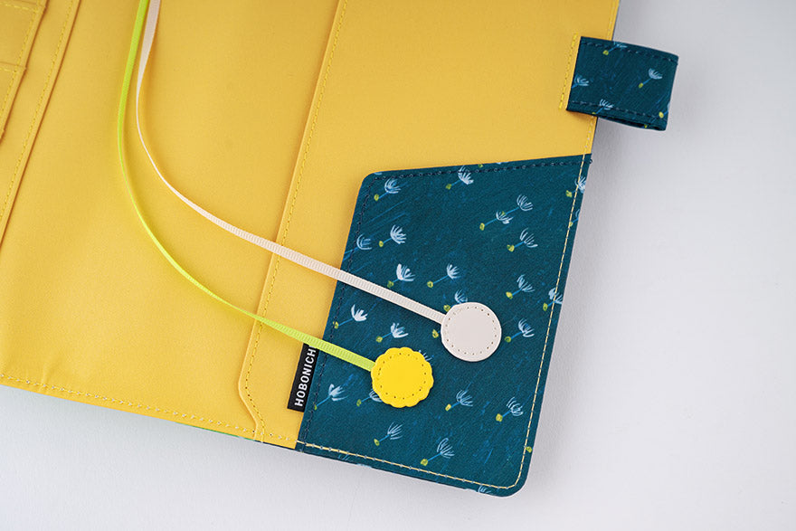Keiko Shibata: Gentle breeze in a dandelion field [Hobonichi Cousin (A5) Techo Cover] (Cover Only)