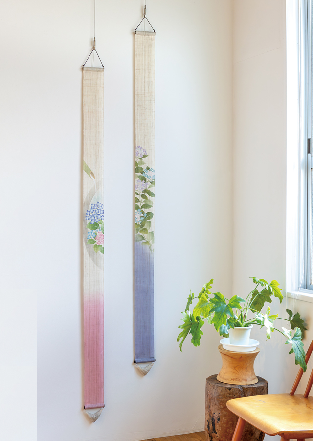 Hand-dyed Linen Japanese Narrow Tapestry - Hydrangea -, Kyoto Noren, Japanese wall hanging scroll