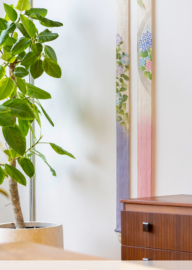 Hand-dyed Linen Japanese Narrow Tapestry - Hydrangea -, Kyoto Noren, Japanese wall hanging scroll