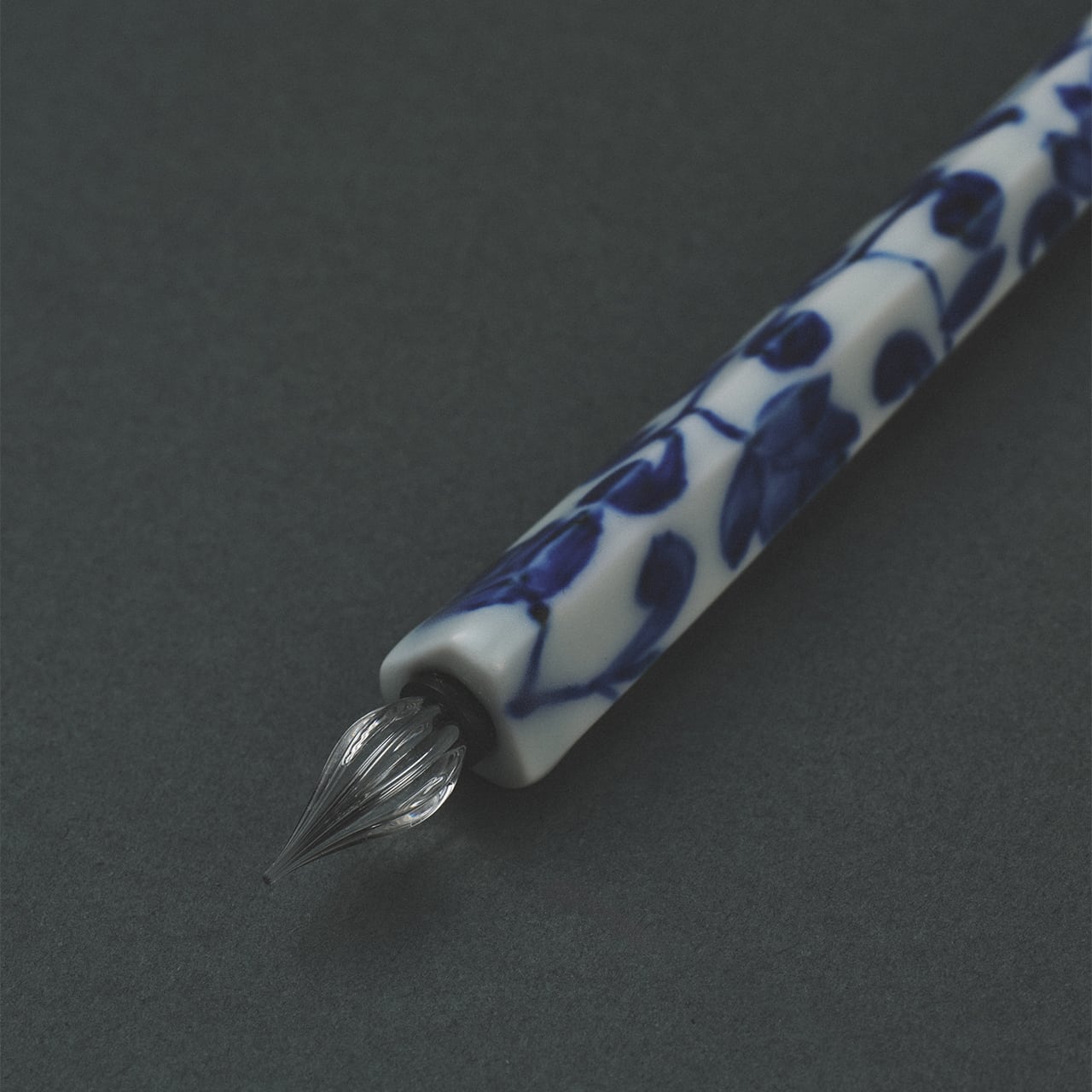 Arita Yaki(ware) Body Triangle Glass Dip Pen - Flower Arabesque Pattern -, Japanese glass dip pen