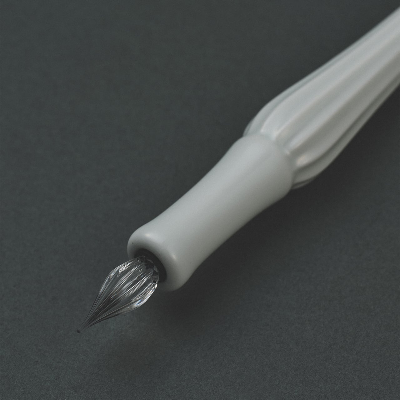 Arita Yaki(ware) Body Glass Dip Pen - White -, Japanese glass dip pen