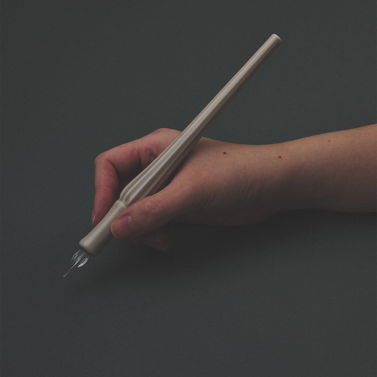 Arita Yaki(ware) Body Glass Dip Pen - Light Gray -, Japanese glass dip pen