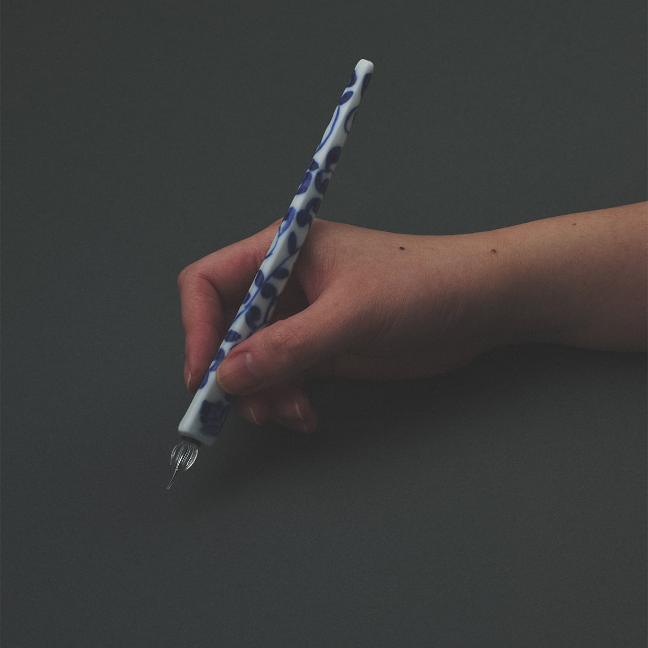 Arita Yaki(ware) Body Triangle Glass Dip Pen - Flower Arabesque Pattern -, Japanese glass dip pen