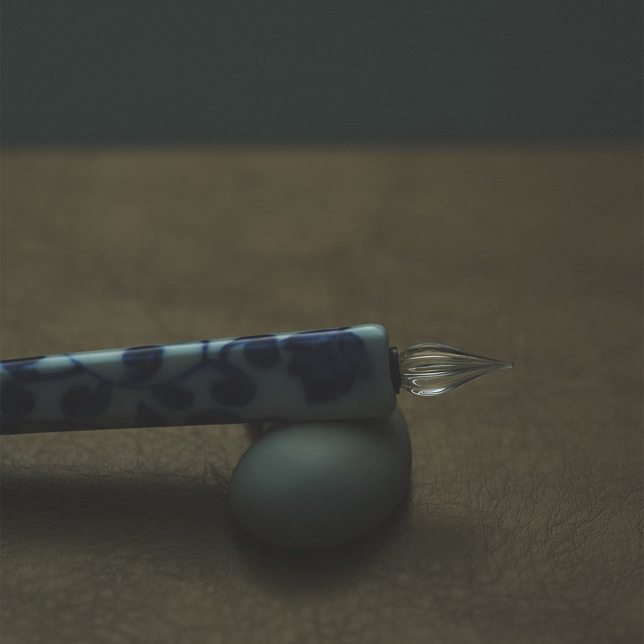 Arita Yaki(ware) Body Triangle Glass Dip Pen - Flower Arabesque Pattern -, Japanese glass dip pen