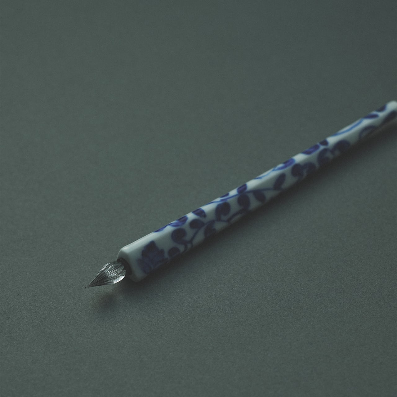 Arita Yaki(ware) Body Triangle Glass Dip Pen - Flower Arabesque Pattern -, Japanese glass dip pen