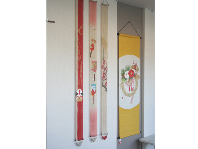 Hand-dyed Linen Japanese Narrow Tapestry - Hagoita (Japanese Battledore) and Sea Bream -, Kyoto Noren, Japanese wall hanging scroll