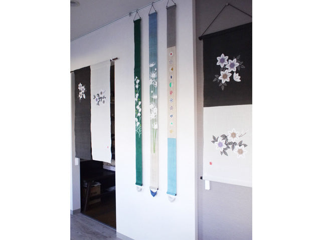 Hand-dyed Linen Japanese Narrow Tapestry - White Spider Lily -, Kyoto Noren, Japanese wall hanging scroll