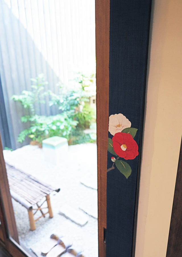 Hand-dyed Linen Japanese Narrow Tapestry - Red Camellia and White Camellia -, Kyoto Noren, Japanese wall hanging scroll