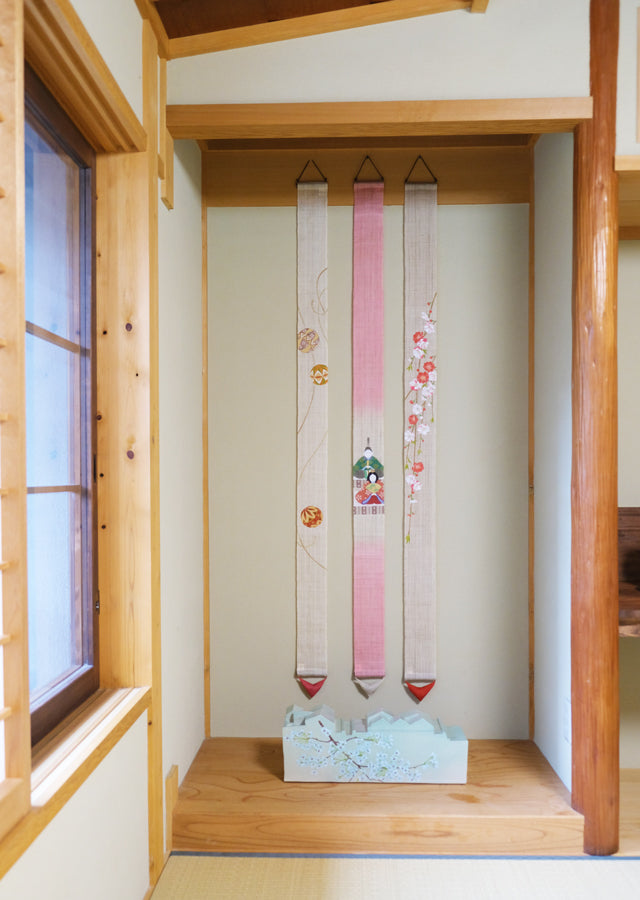 and-dyed Linen Japanese Narrow Tapestry - Odairi-sama and Ohina-sama(emperor and empress) -, Kyoto Noren, Japanese wall hanging scroll