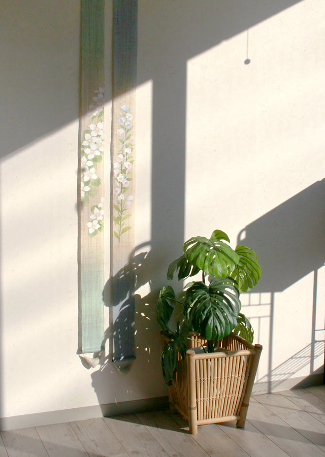Hand-dyed Linen Japanese Narrow Tapestry - Japanese Flowering Dogwood -, Kyoto Noren, Japanese wall hanging scroll