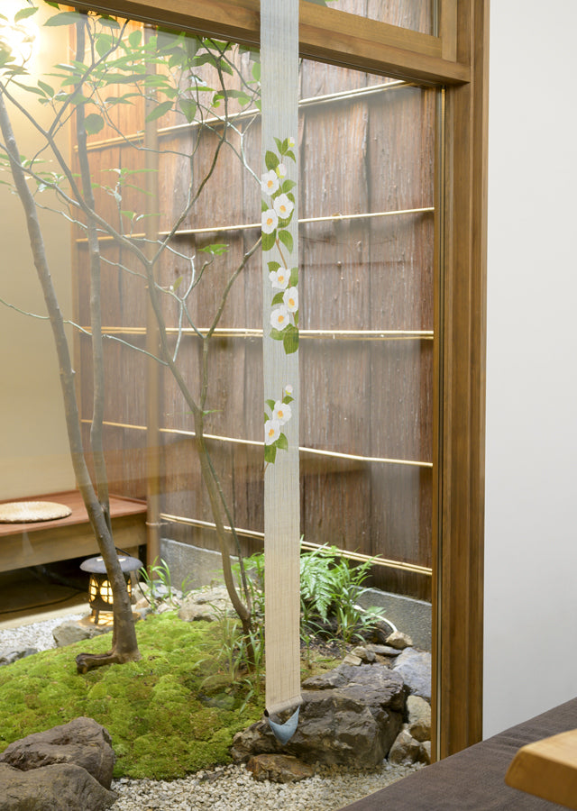 Hand-dyed Linen Japanese Narrow Tapestry - Stewartia Monadelpha -, Kyoto Noren, Japanese wall hanging scroll